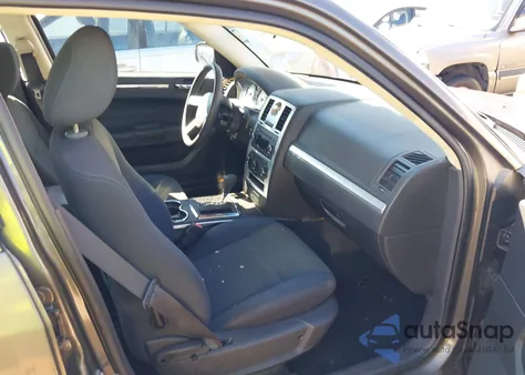 2010 Chrysler 300 Touring z USA, uszkodzony, nr VIN 2C3CA4CD8AH167689